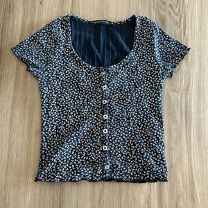 Brandy Melville Cropped T shirt